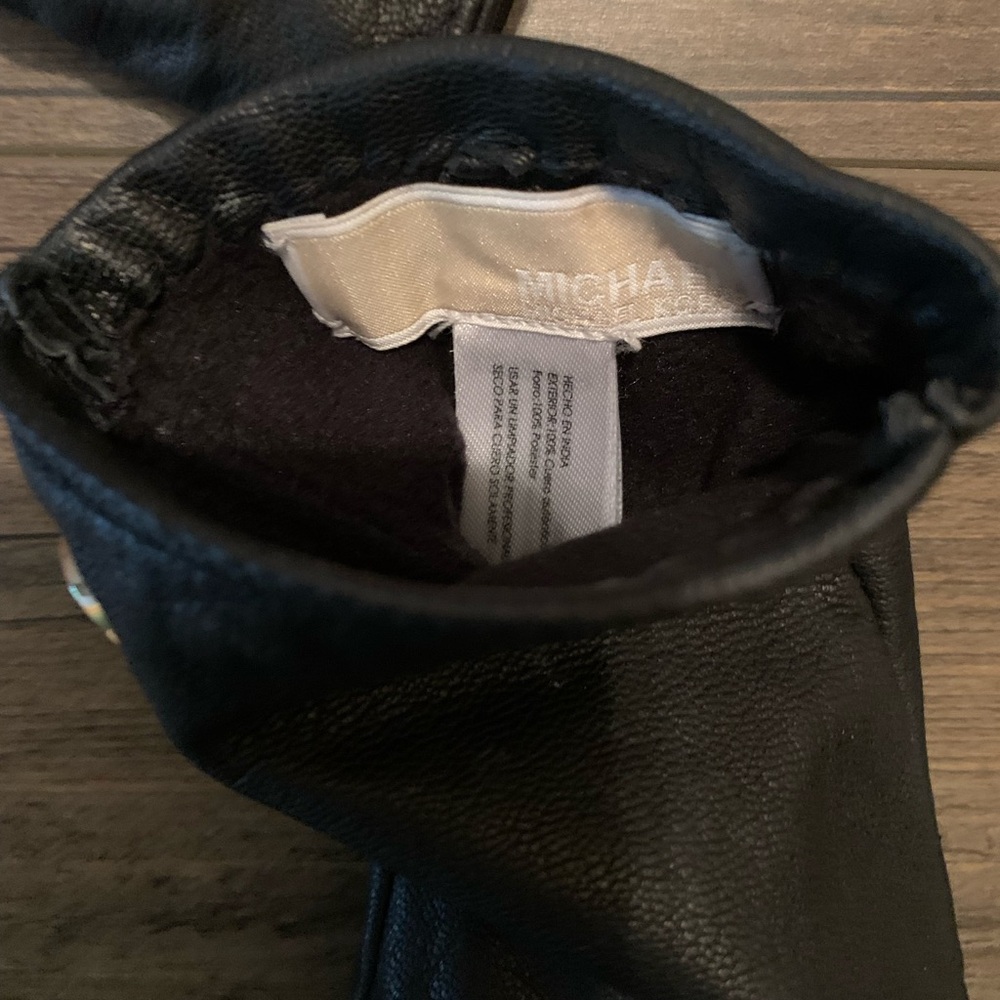 MICHAEL KORS Elegant Touch Tip Black Leather Gloves - Picture 6 of 8